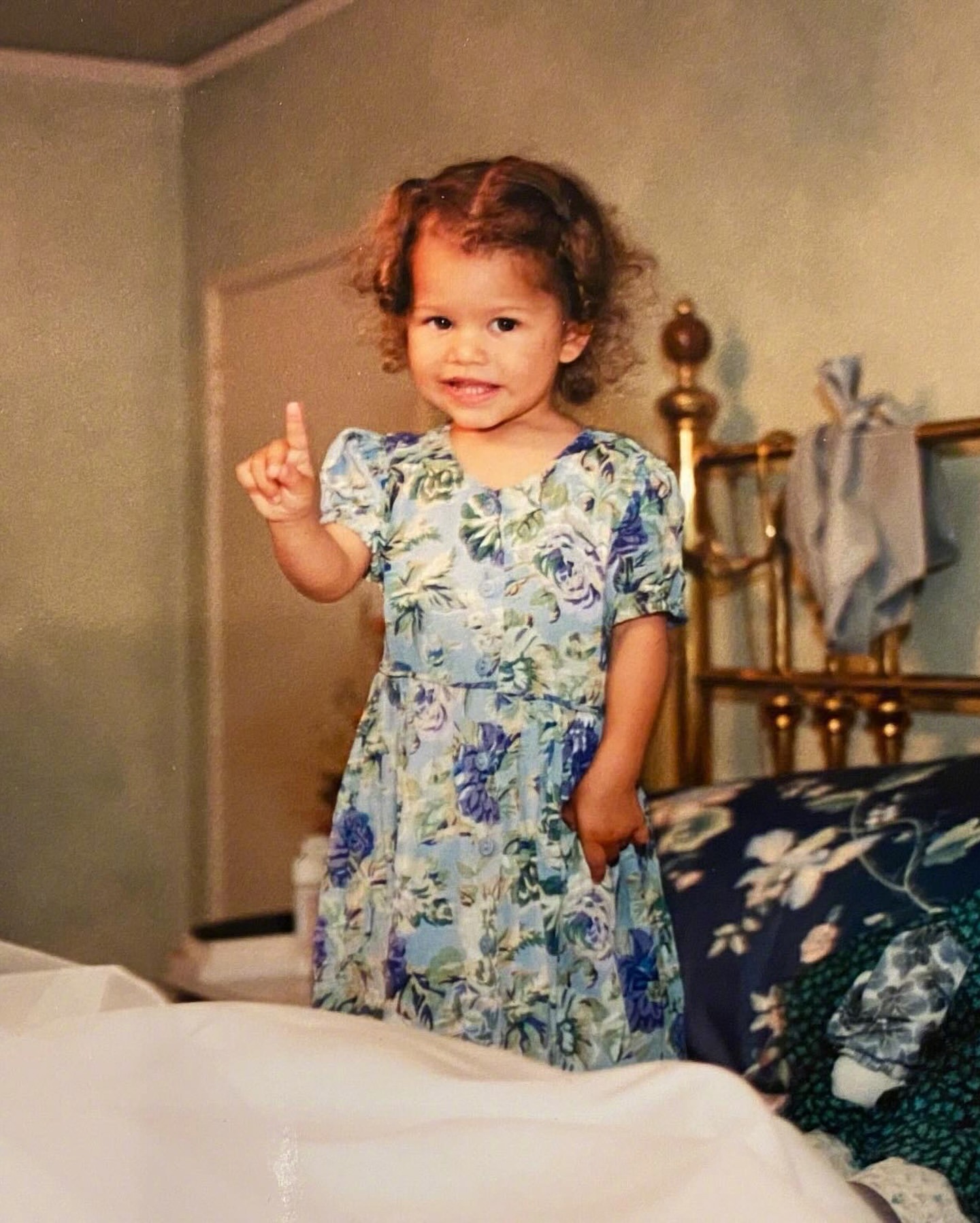 欧美八卦新闻 赞达亚Zendaya 近日在访谈中透露，她与丈夫荷兰弟已达成共识，