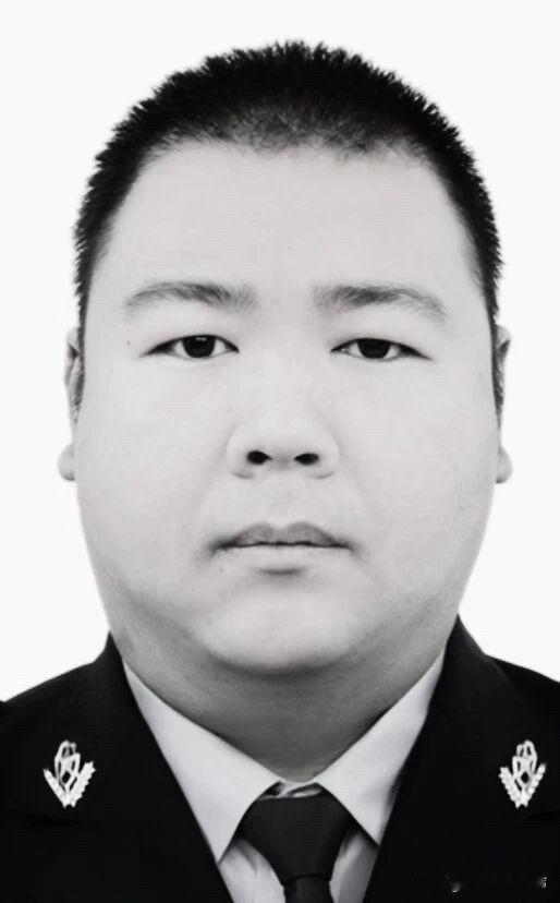 【绥中一年仅33岁辅警在工作岗位上突发疾病去世】
7月29日10时51分，绥中县