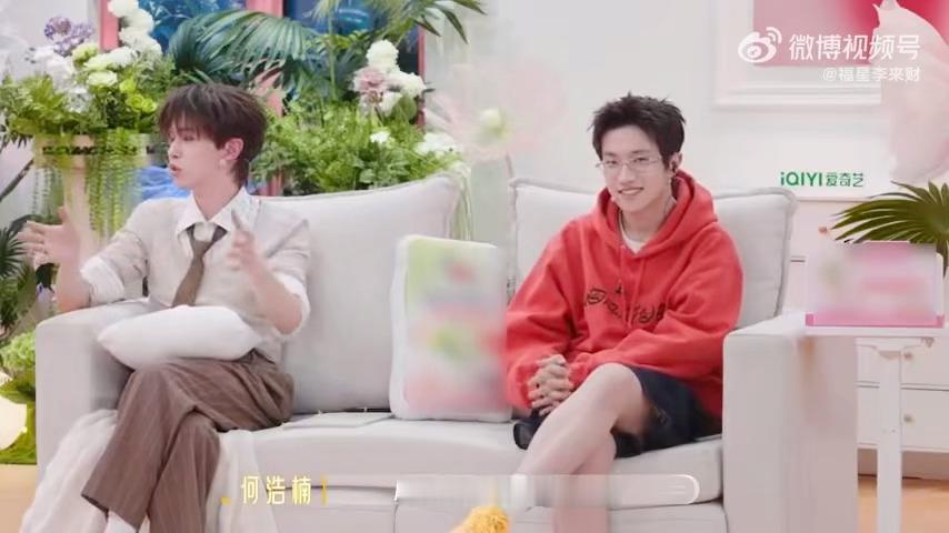 张馨予以为十个勤天是亲兄弟喜欢你我也是张馨予的疑问说出不少路人心声，光是看何浩楠