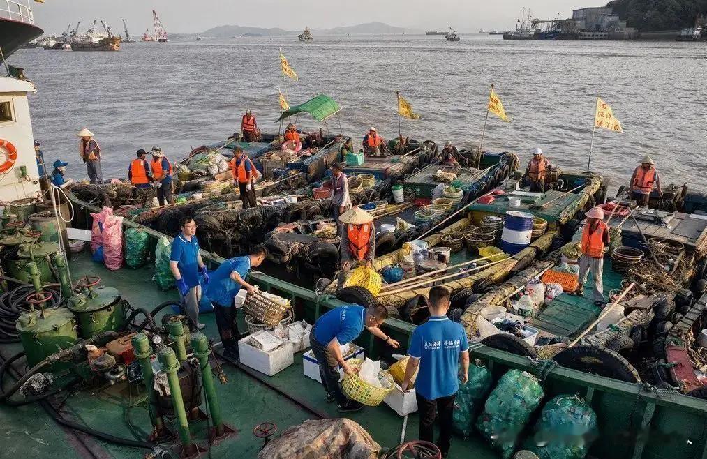菲律宾以为把南海搅浑就能转移国内矛盾，结果把中国彻底惹急了！ 水炮、撞船、渔民拿