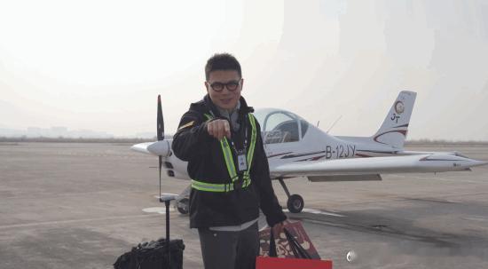 汽车博主花120万买飞机开回家过年：百公里油耗不到8升 油费比开车还省汽车博主“