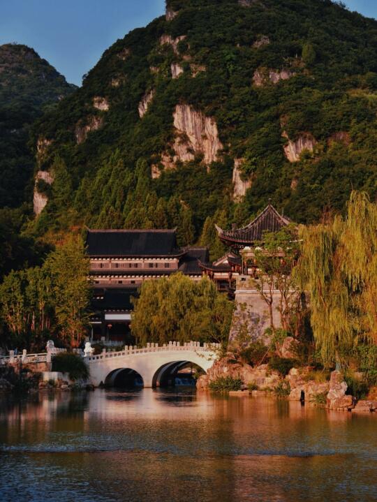 这座小城不止有中国最大溶洞｜9个好去处