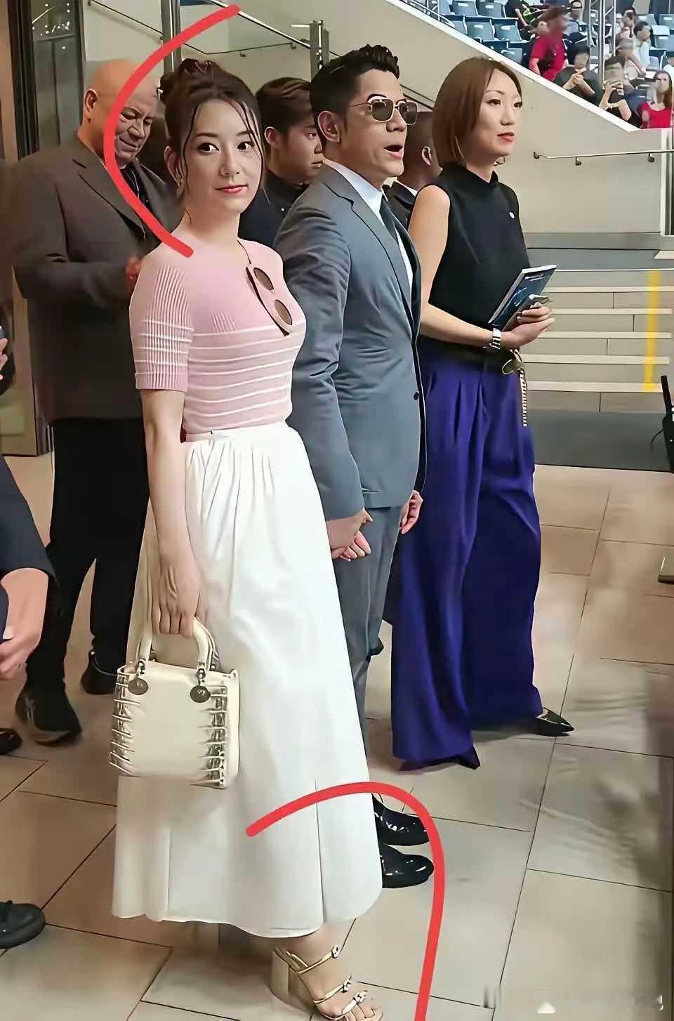 感觉方媛婚后的生活也是够累的了她经常跟着郭富城去参加各种活动，但是自己又真正融不
