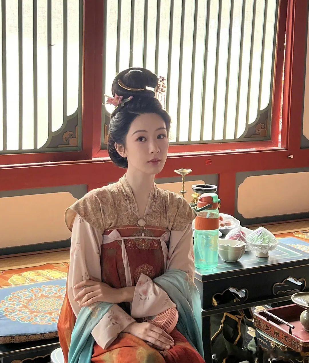 杨紫对于《国色芳华》的评分并不是很满意，她们家的粉丝也认为是被恶意针对了，控诉有