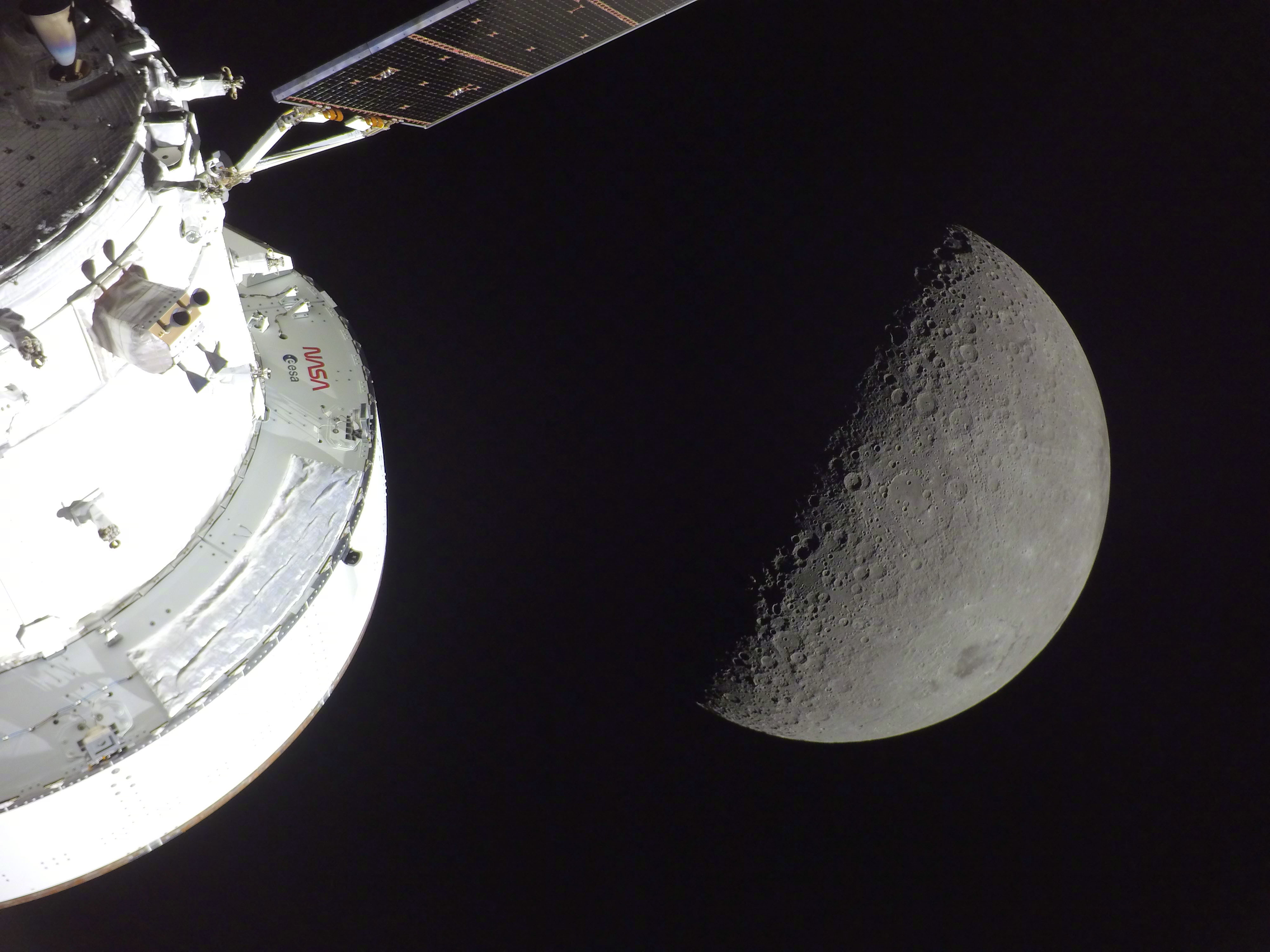 NASA又更新了一组舱外摄像头拍摄的高清画面，记录了北京时间昨天清晨，阿尔忒弥斯