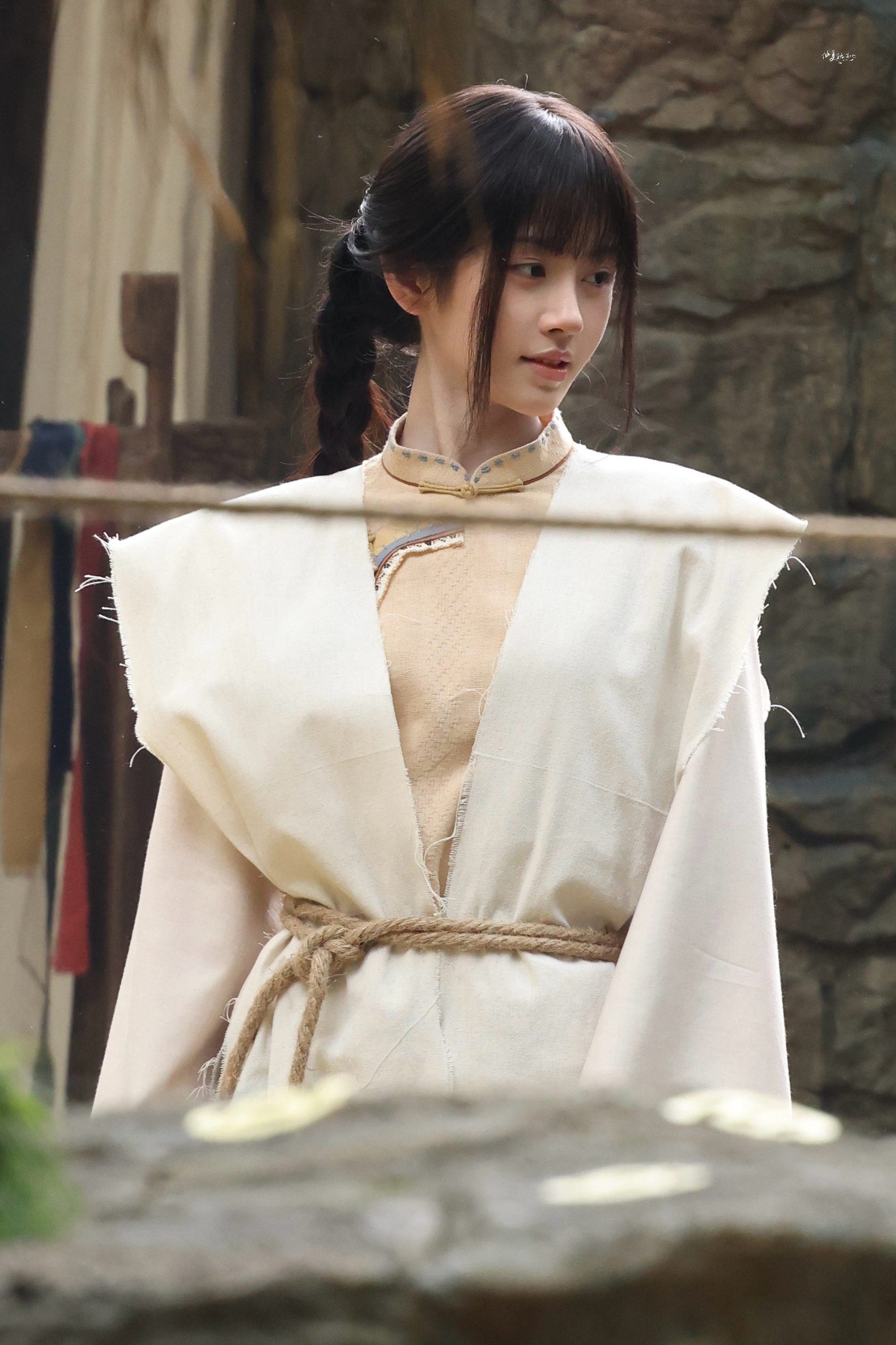 鞠婧祎雷初夏 jjy鞠婧祎满月之下请相爱 落日溺在云层里 银河滑落一片掉进大海里