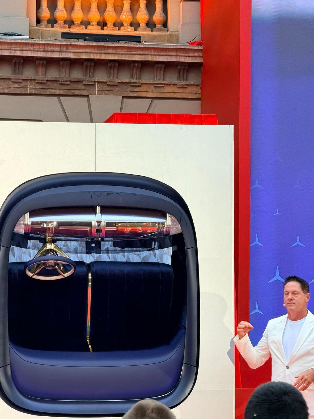 分享新鲜可以，他把他擅长的都拿出来了。奔驰的设计剧烈的转向。以盾式隔珊，超长的L