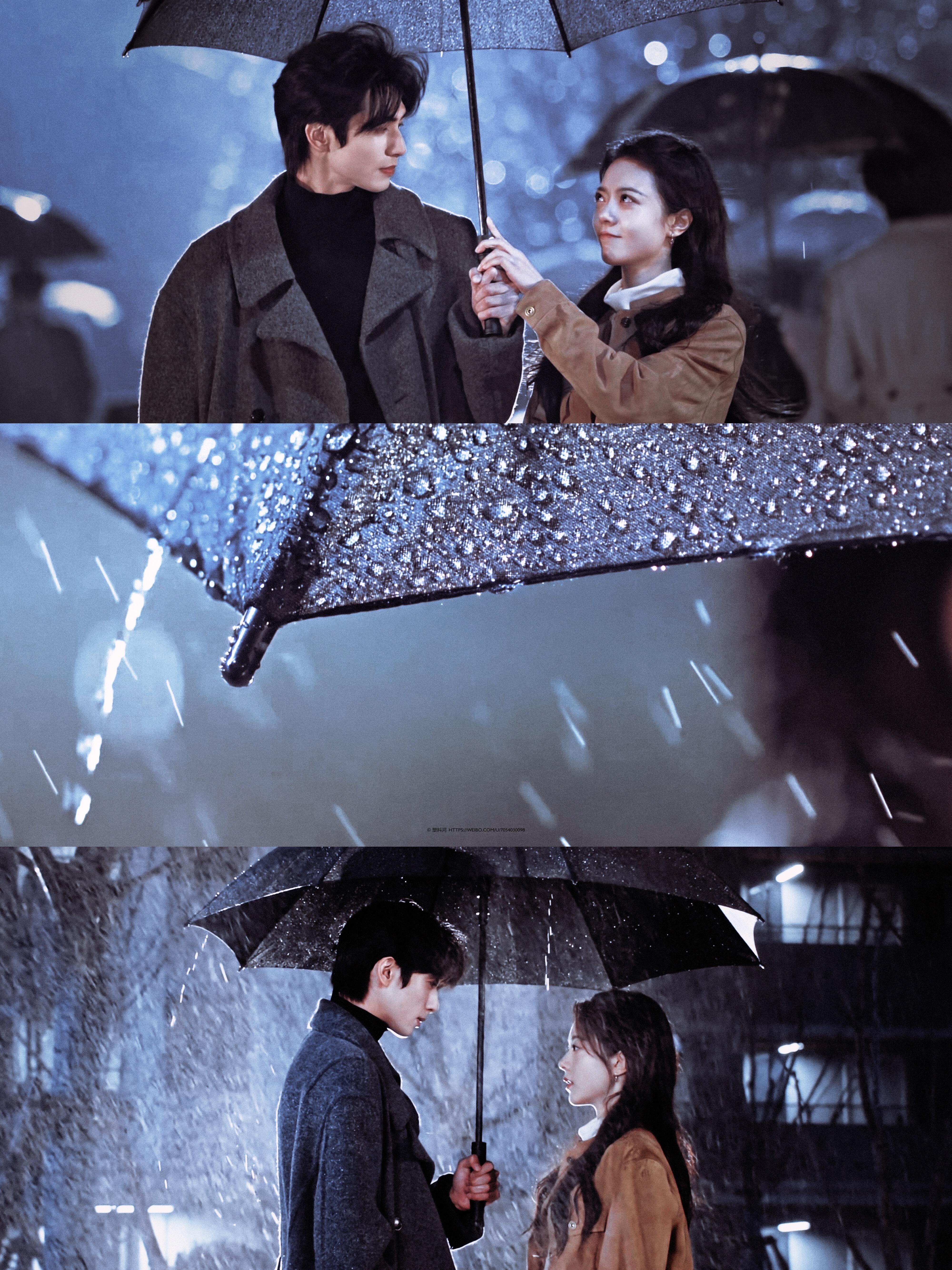 ·爱不仅仅是倾斜的雨伞·|||更是察觉到伞倾斜后，又将伞轻轻推回到我们中间。 