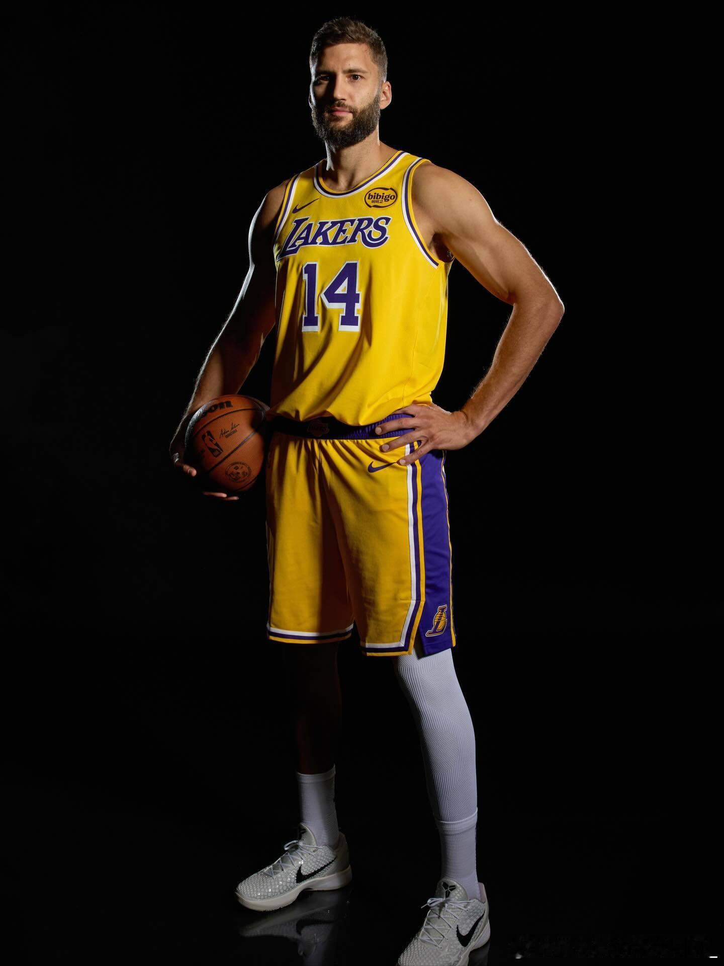 可乐杯更新ins：“Year 9 Photodump”