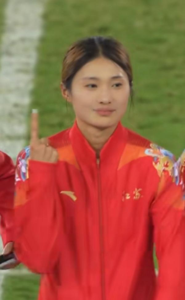 高个用脚建功，美女造乌龙，中国女足艰难闯进四强，4个想不到！
       一、