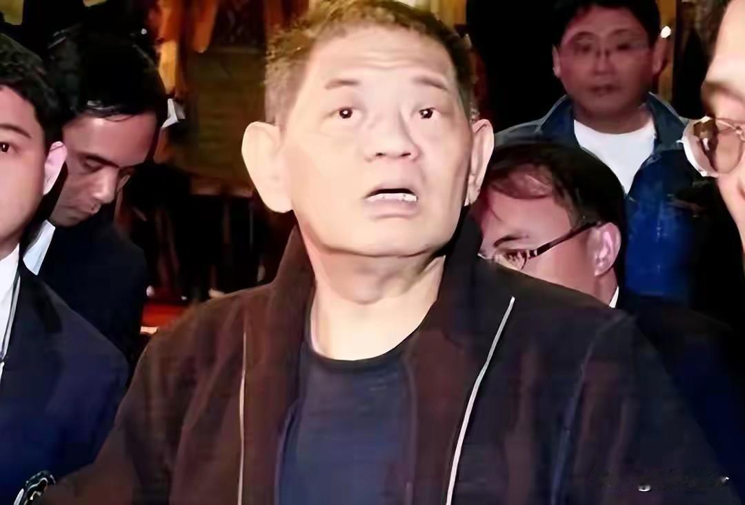 花20亿养上百位情人，睡十人大床，风流一生临终但落个凄惨结局？
 
这个活在欲望