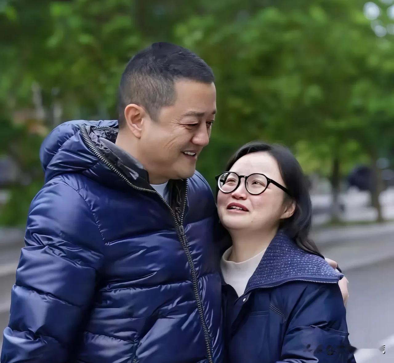 发现没有，
李亚鹏可能做生意不行，
但他有一个优点，
就是他人真的挺好的。

也