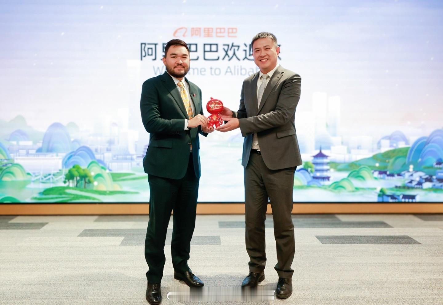 王室王室马来西亚王室雪兰莪 2025年12月2日，雪兰莪王储夫妇访问阿里。 