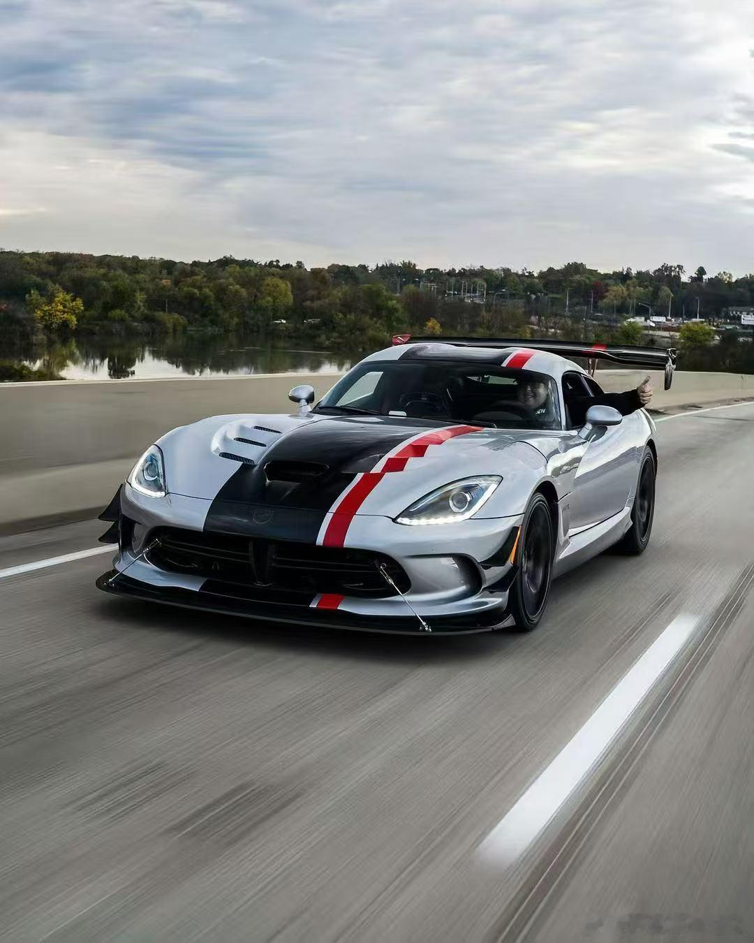 道奇蝰蛇 ACR，只要肉不要饭系列，仅限孤傲的且不可一世的您，蓝牌哦，19年上牌