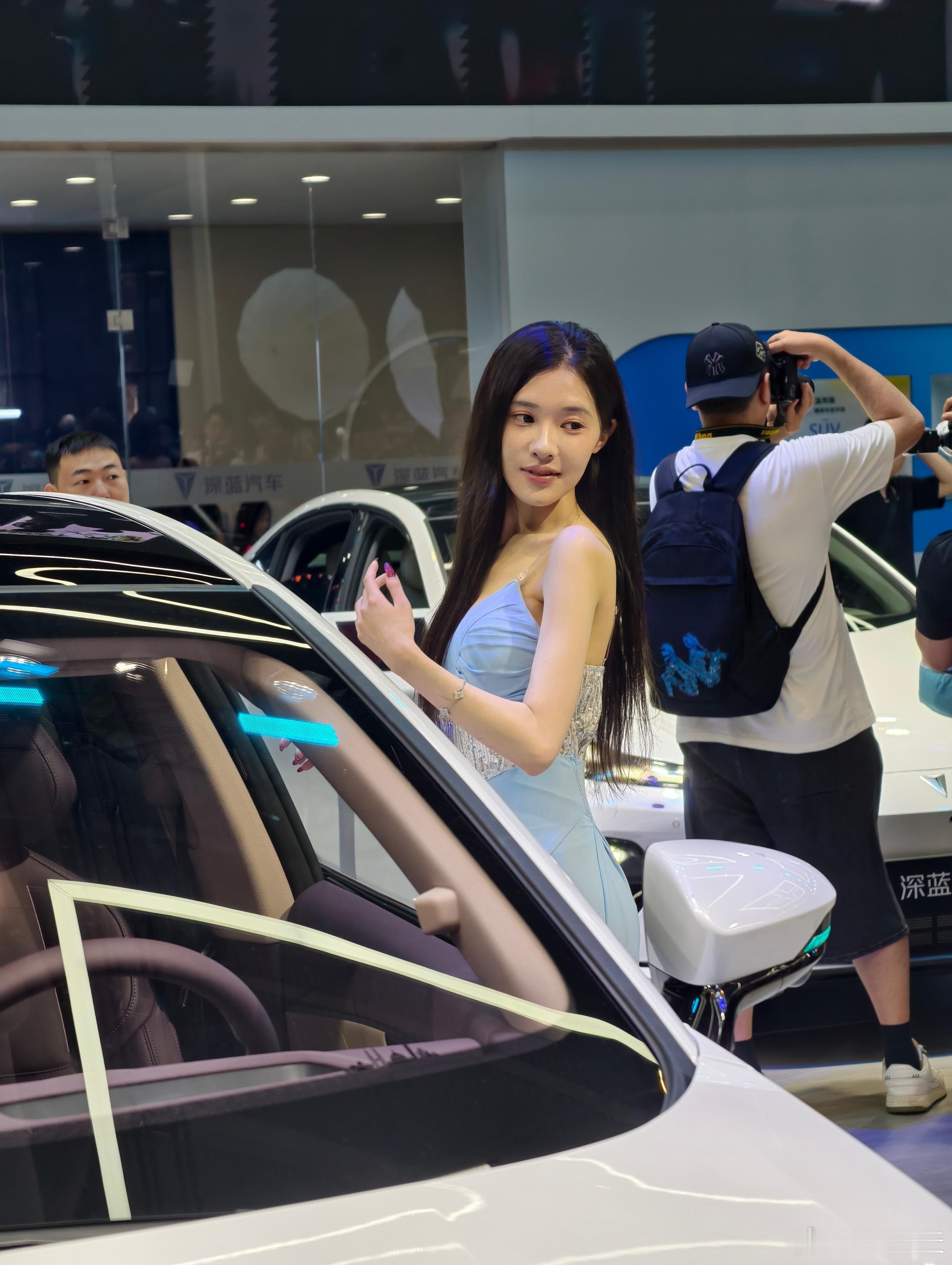 冲啊！去看粤港澳大湾区车展 ，不要拉我，我要去拍妹！ 