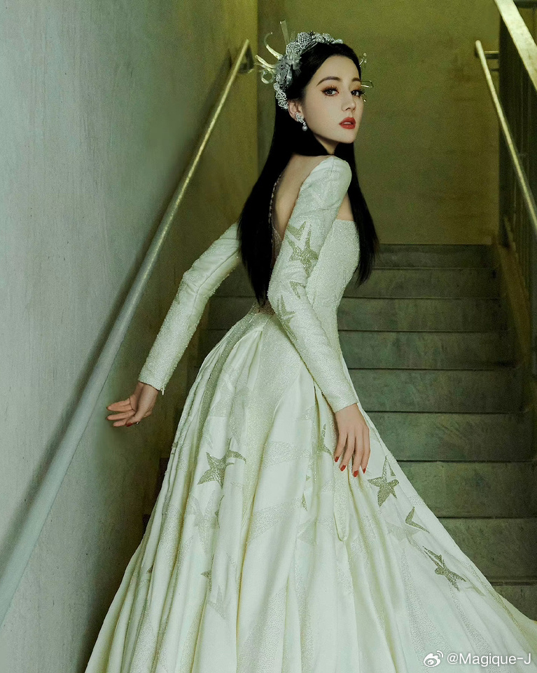 #老师 我们家迪丽热巴呢#真的绝了迪丽热巴的红毯[老师爱你]#迪丽热巴红毯迷路#
