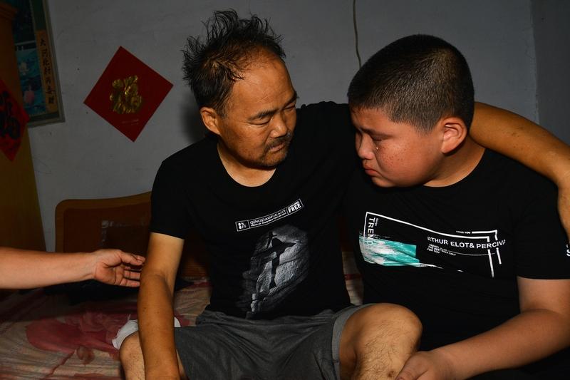 挣钱难还是借钱难，这真是个让人头疼的问题。挣钱，那是实打实的难。每天早出晚归，辛