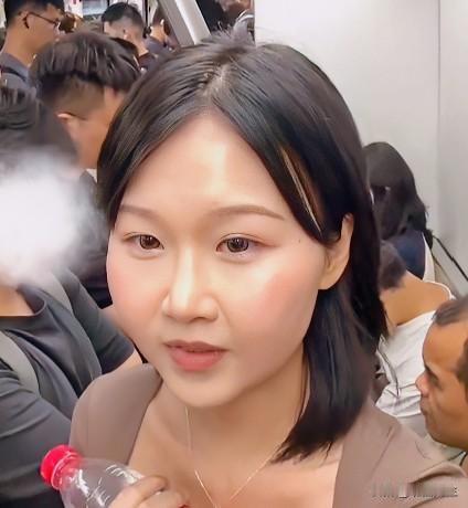 26岁肺癌晚期女生，抗癌三年读完硕士，地铁里当众讲自己的故事，不求同情，只劝路人
