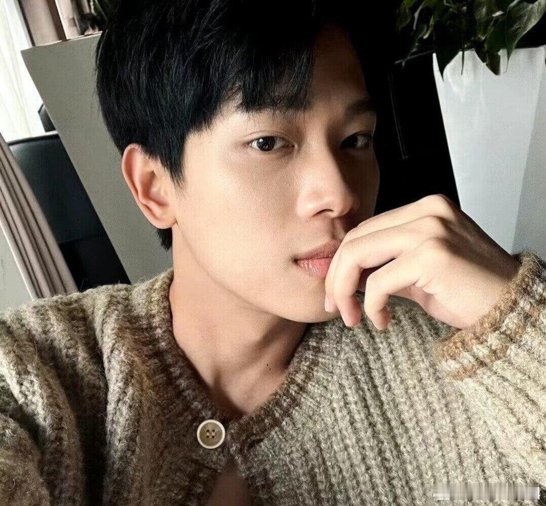 这个张炯敏又争又抢这个张炯敏，争的是角色的突破，抢的是观众的目光！他用楚砚声证明