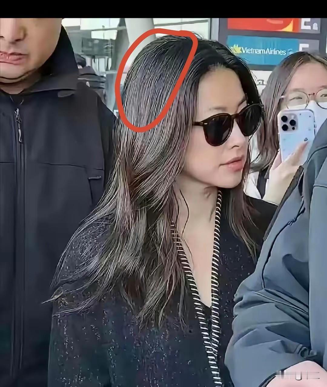 连明星都有白头发了！我们普通人焦绿个毛线啊！都说岁月从不败美人，唯有时间是公平的