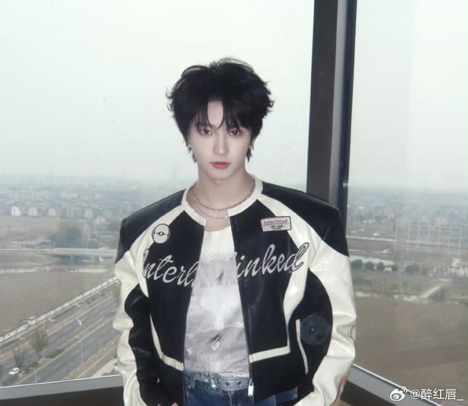 穆祉丞手绘杨迪海报 温柔又有梗的穆祉丞，手绘海报超用心，画画好看、嘴还甜，综艺感