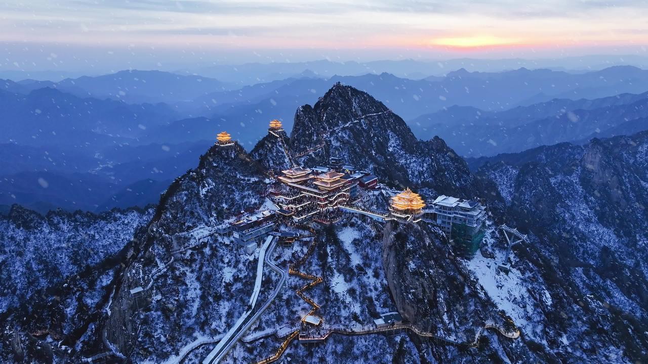 朋友，大家要的宣传片来了。“无人扶我青云志我自踏雪至山巅”@