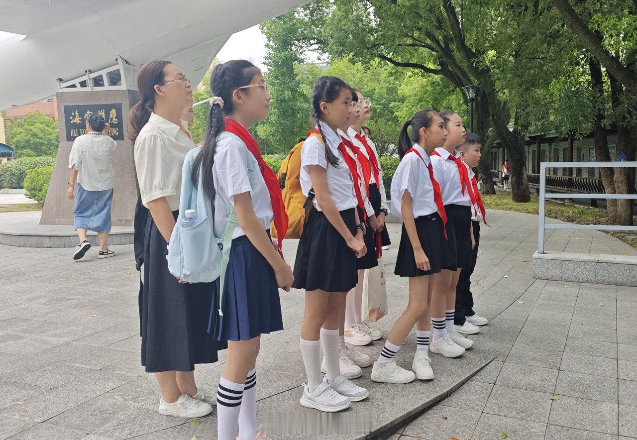 宁波镇海四校携手传承红色英烈精神 8月12日，镇海举办“东海薪火”红色交流活动。