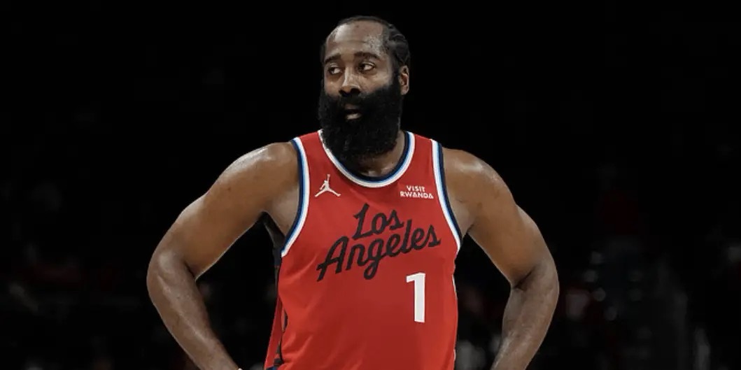 哈登接受了记者采访，谈到了与球队分道扬镳的保罗：“我也很震惊。醒来就在社交媒体上