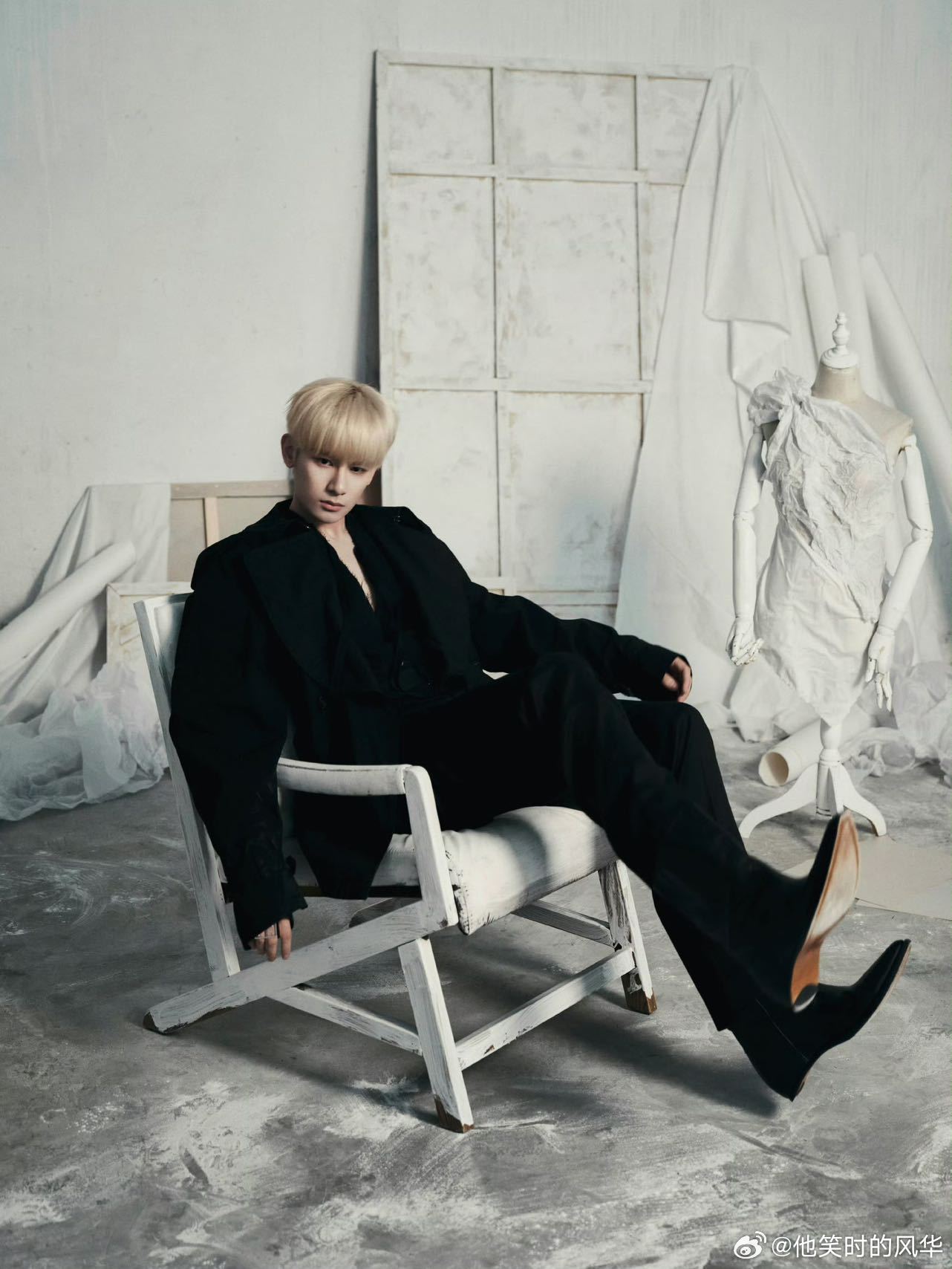 胡先煦我勒个大V被胡先煦下颚线割伤 这造型夯爆了！白发胡先煦帅到让人0秒心动，大