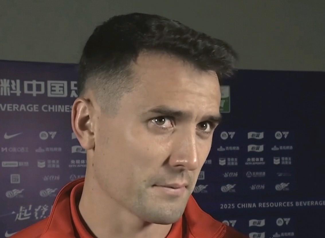 周定洋赛后谈续约，几度声音哽咽：成都蓉城就是我的生命！
周定洋2022年4月从河