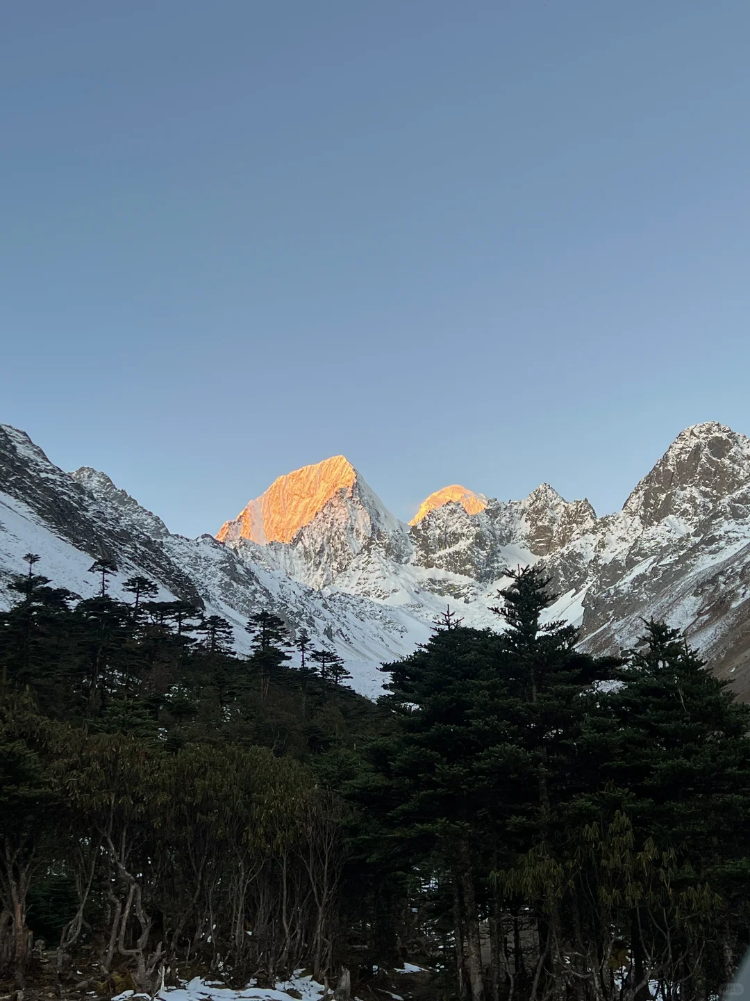 🏔️在梅里北坡的雪山营地一秒入冬❄️