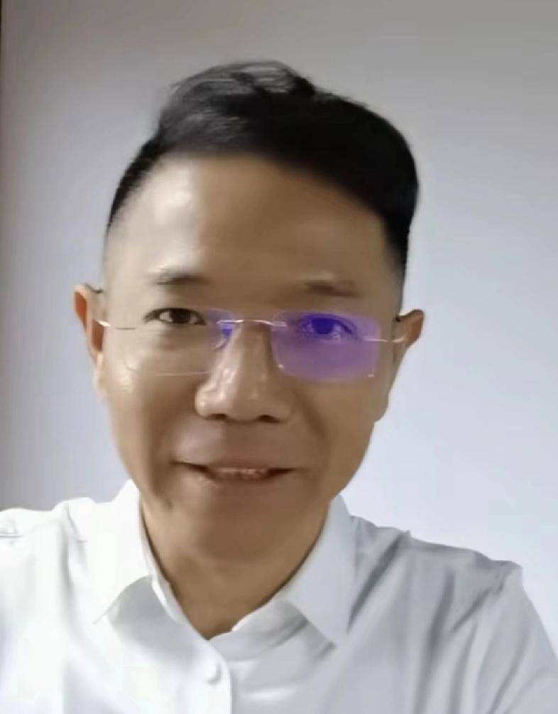 李律为何成了“众矢之的”？
答案戳破28圈最狠真相

越来越多人盯着李律咬，网友