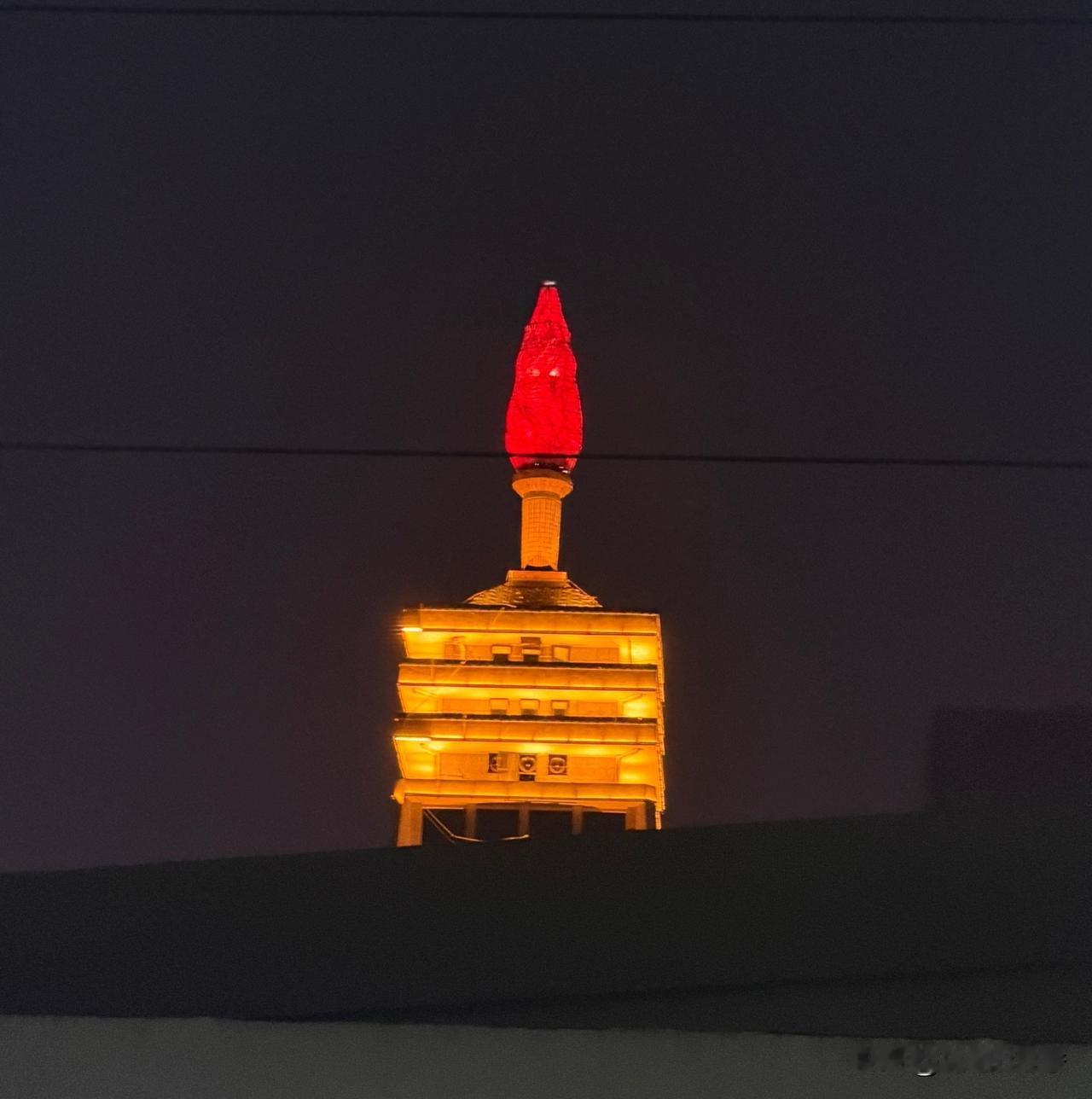 俄乌开战后，简字网上一直有认为是美“拱火”乌方，主动挑衅俄罗斯，才出现这种局势。