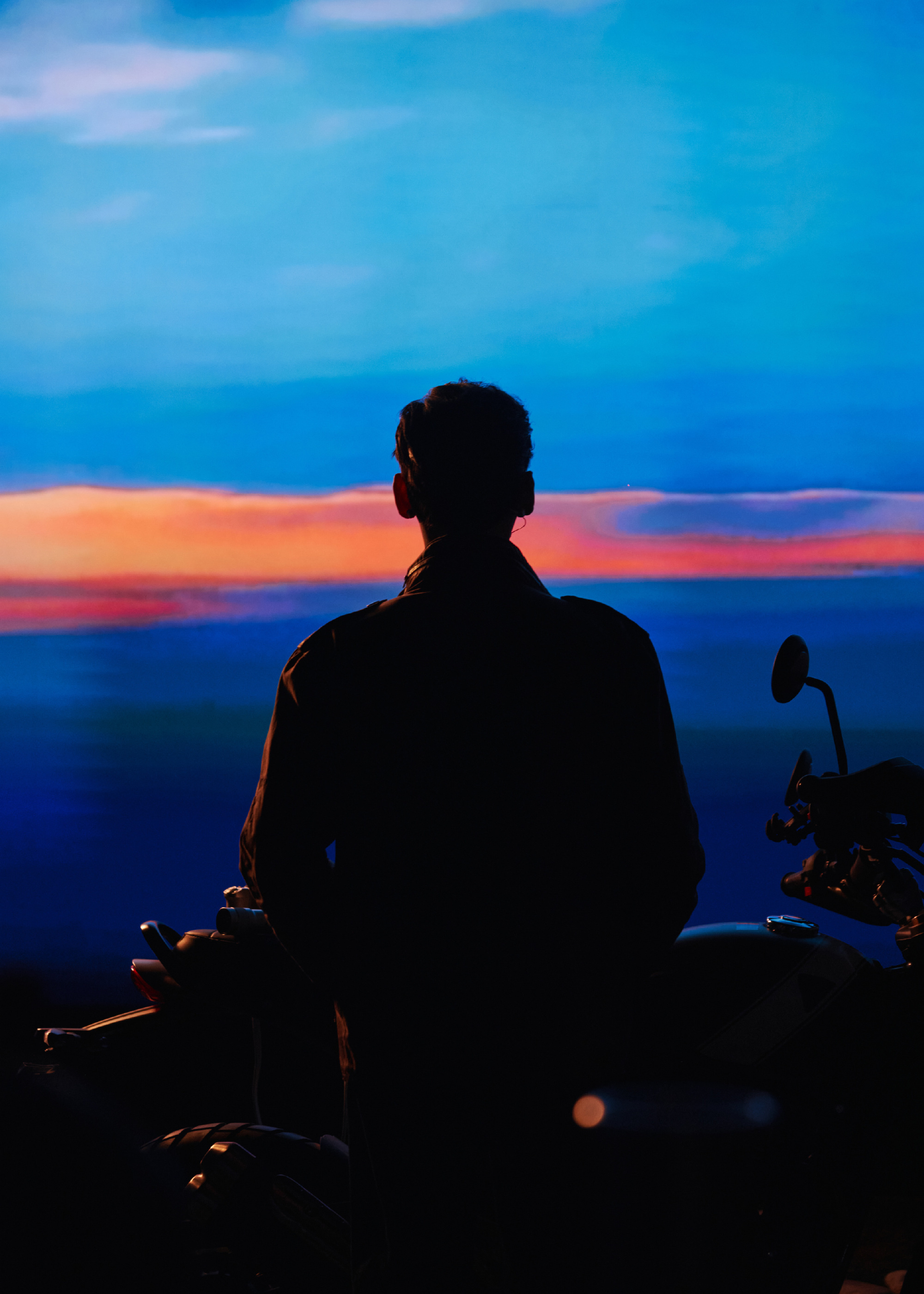 蒋奇明公路片男主蒋奇明电影感路透谁懂啊！蒋奇明这身油腊皮巴恩风穿搭直接焊死公路片