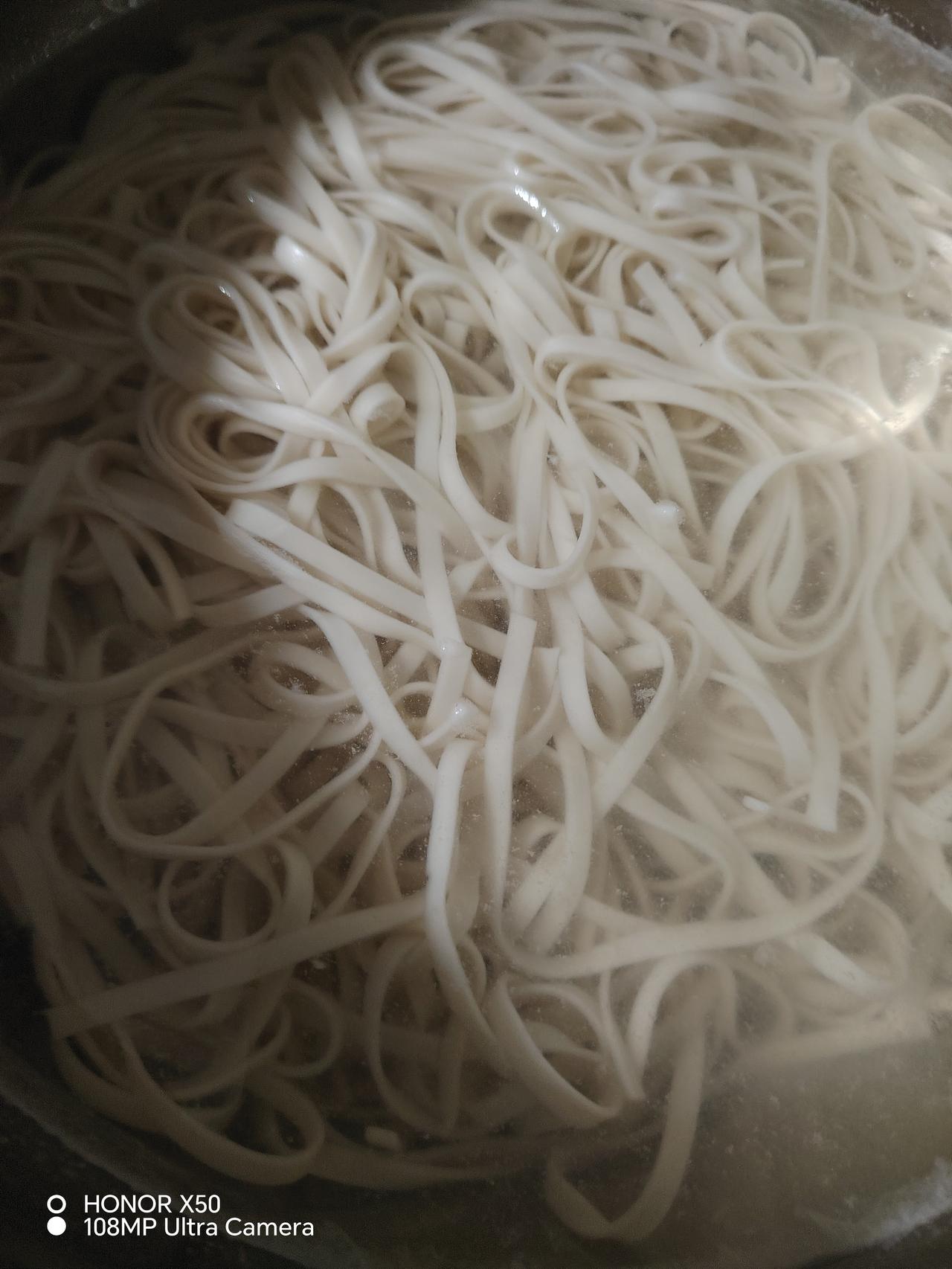 晒图笔记大赛凉面，鸡蛋榨酱，好吃极了！