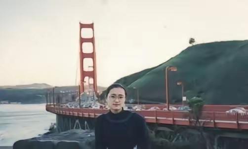 1999年，中国前首富牟其中坐着奥迪上班，途中被捕，一同被捕的还有他的小姨子夏宗