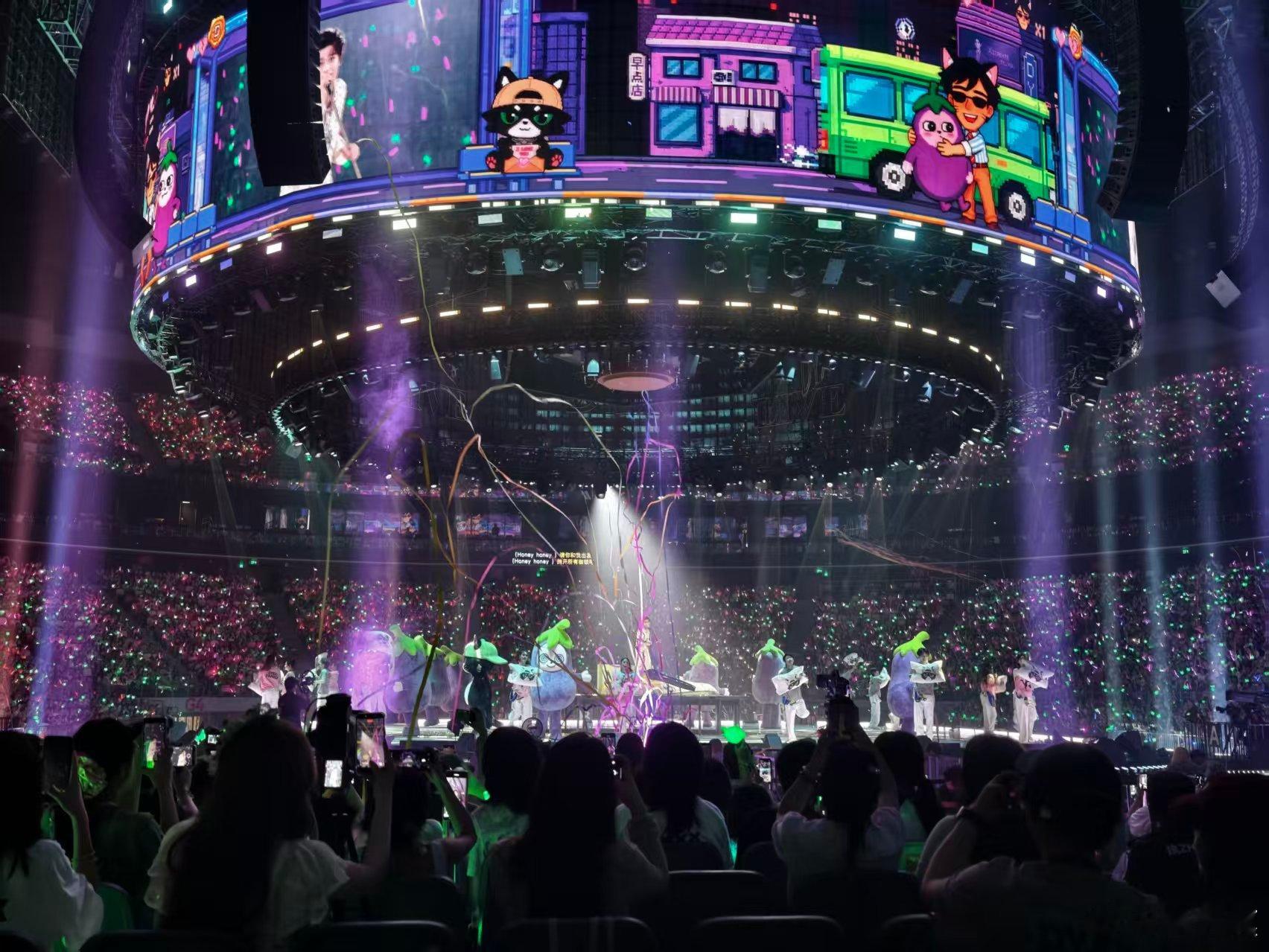 丁禹兮360度舞台全景丁禹兮厦门演唱会不愧是你丁禹兮，360度无死角全景舞台，为