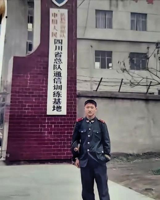 2006年，3名壮汉挟持一名18岁女学生。途中，女学生求助同车的武警战士。谁知，