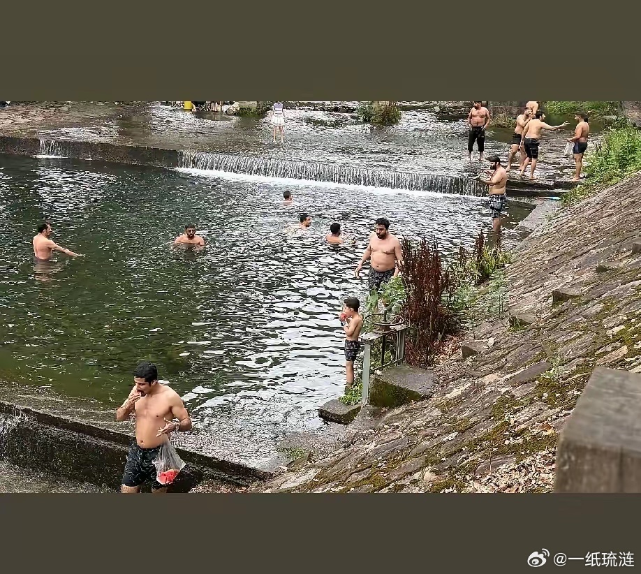 看第一张图真以为这是印度！网友放假带着家人去绍兴日铸山庄玩水，一到地方傻眼了，原