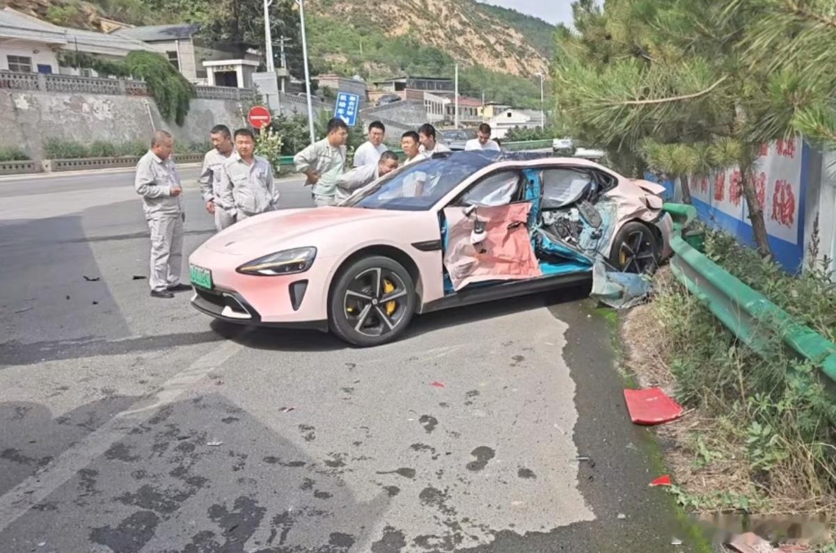 这侧面的防护真可以，侧面气囊有效保护了驾驶者的头部安全，好，产品安全真的很重要，