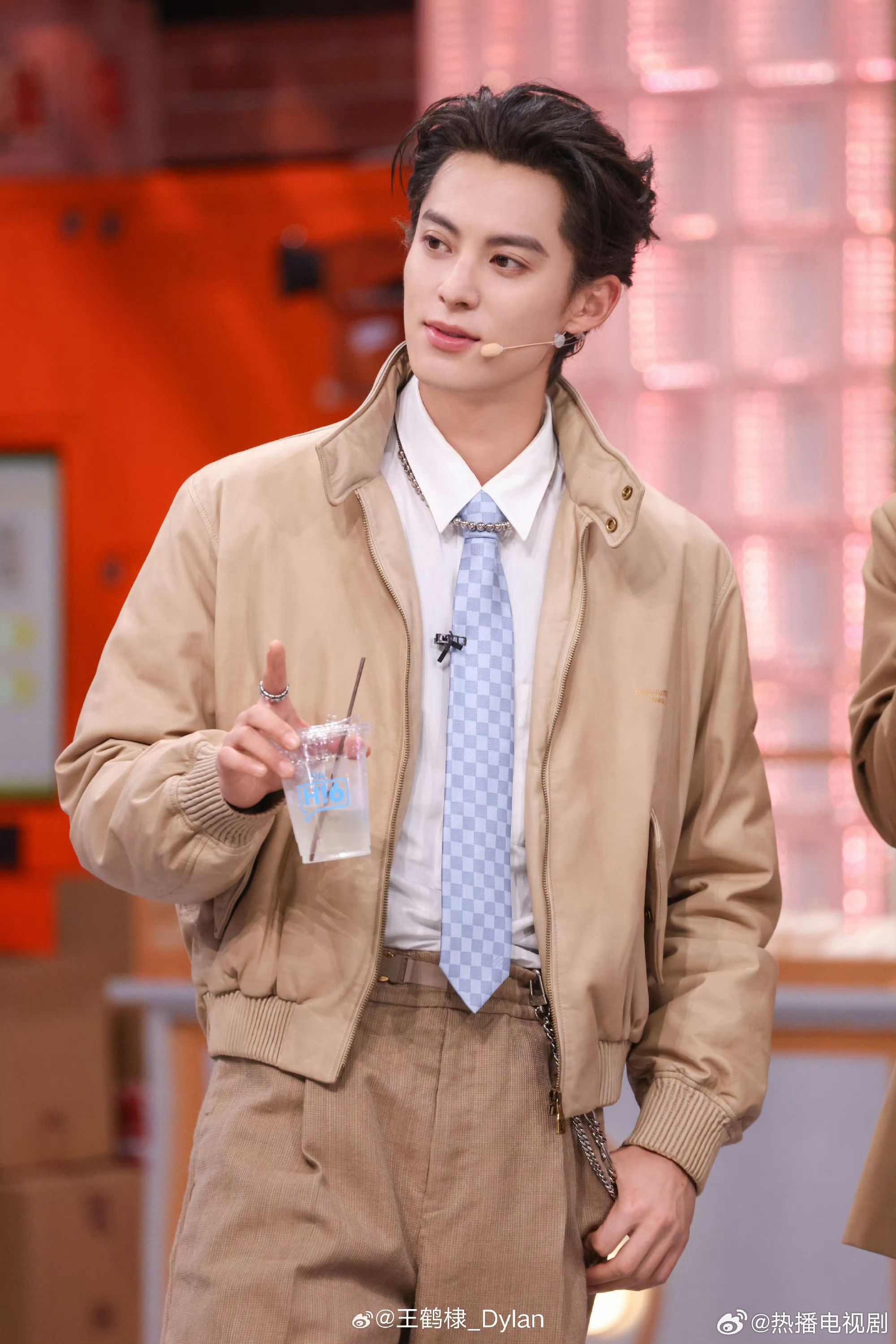 王栎鑫说王鹤棣不配当干爹果然熟人局的互动最有看头！王栎鑫被问演王鹤棣干儿子的想法