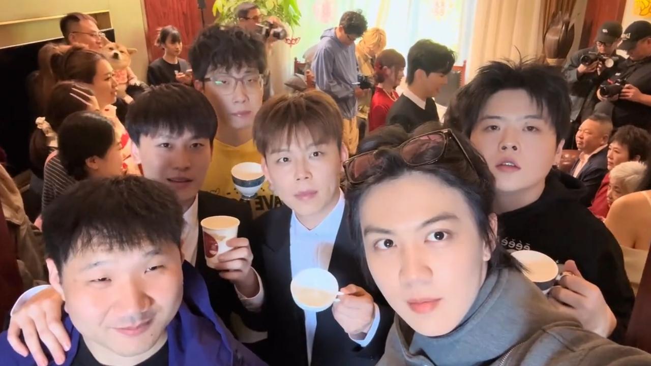 樊霄堂大婚敬茶被师兄弟占便宜，上次陶阳结婚，伴郎团栽在陶俊手里！德云社霄字科樊霄