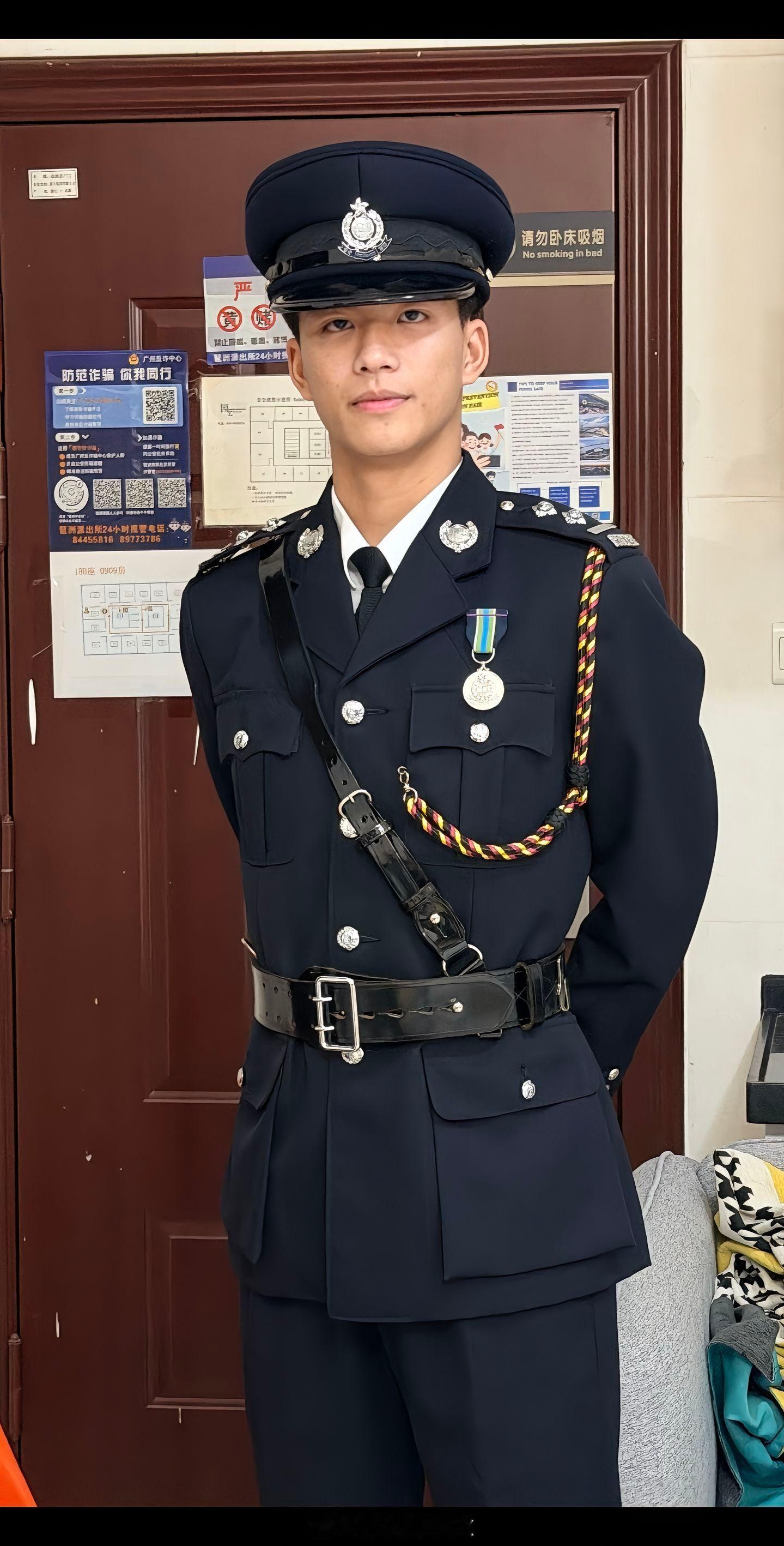 小警sir男大 