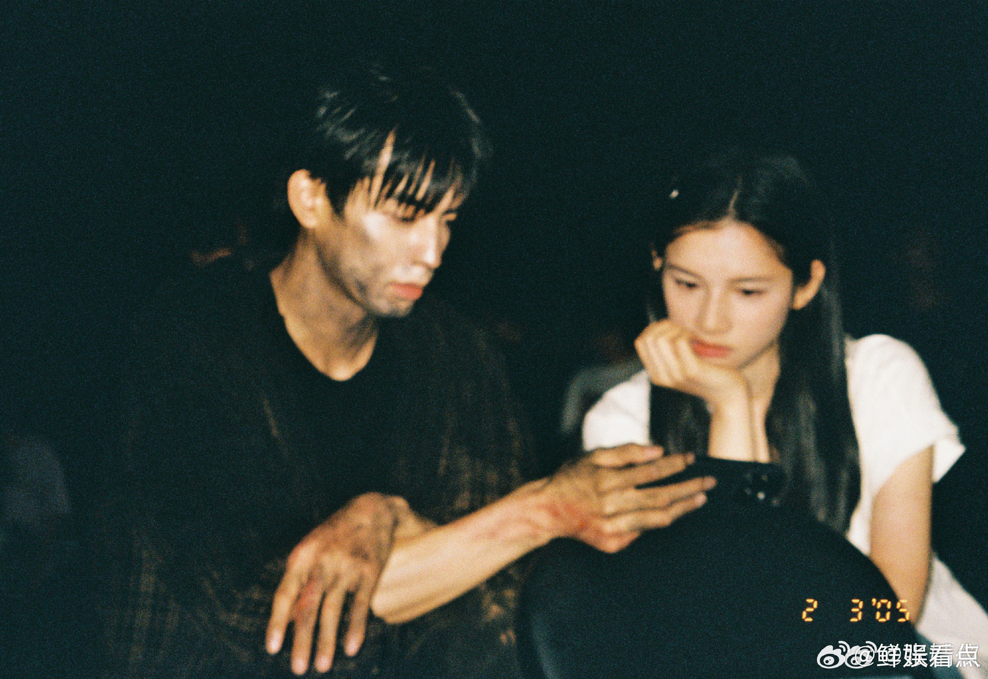张婧仪发与宋威龙合照张婧仪发了和宋威龙的合照，好耶，多发！张婧仪发和宋威龙合照陈