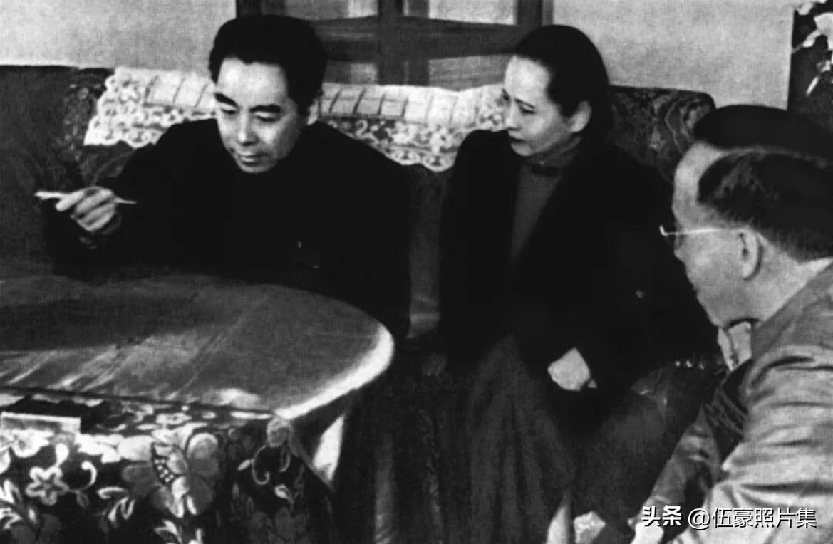 1950年6月10日，周恩来主持政协第一届全国委员会常务委员会第八次会议，讨论通