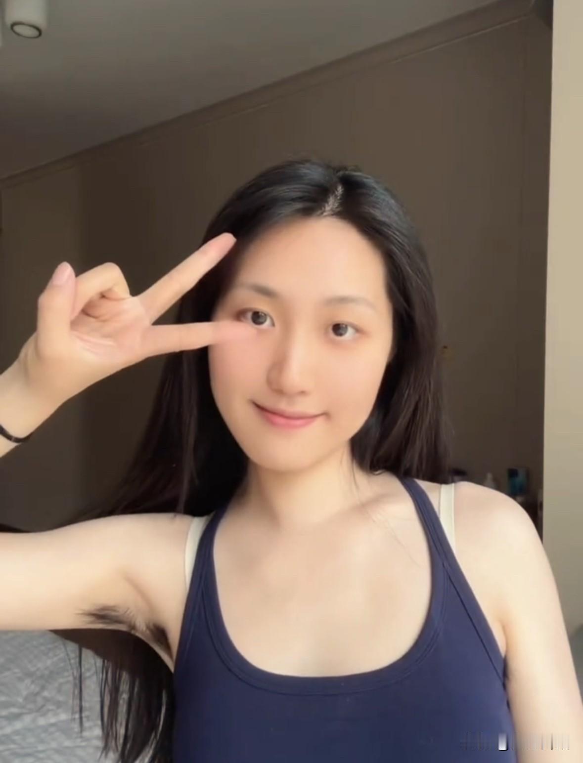 有时候女人真的对自己身上有些地方不足而感到羞耻和烦恼。

就拿我自己来说吧：我以