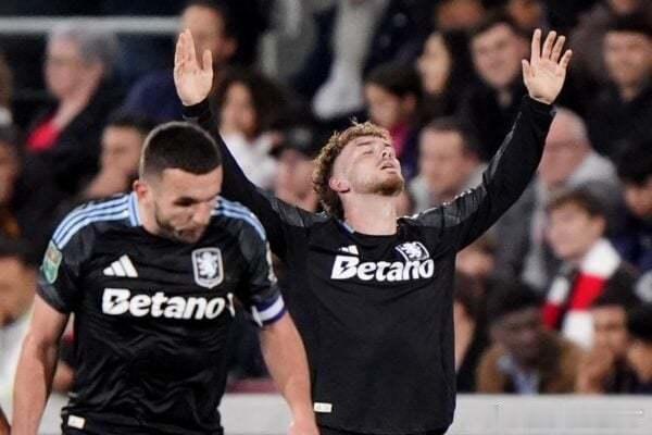 维拉球迷、自由播音员兼播客《纯维拉，无水分》主持人弗兰基·马奎尔分享了关于埃利奥