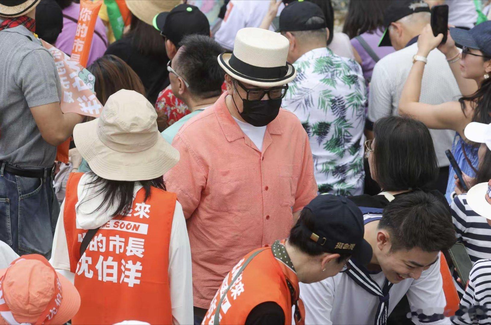 蔡康永站台后合作商第一时间下架钱赚够了，不装了。蔡康永为台独分子站台，现场挥舞应