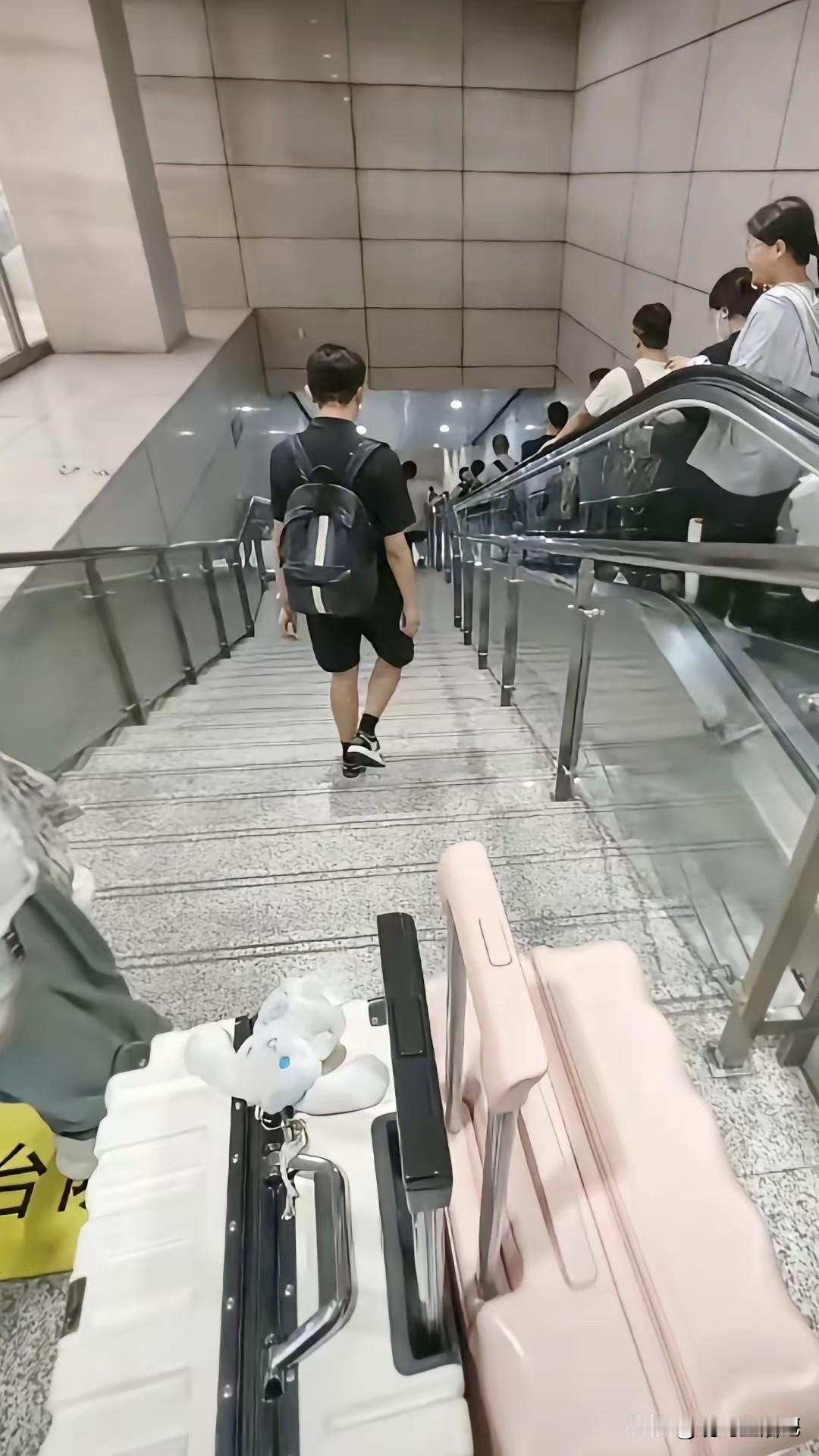他就这样自己走下去了，是不是太过分了？