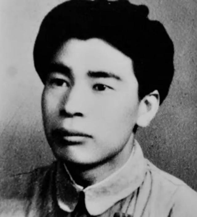 1948年，日本人砂原惠改名换姓化名张荣清，并谎报中国国籍，加入解放军，在辽沈战